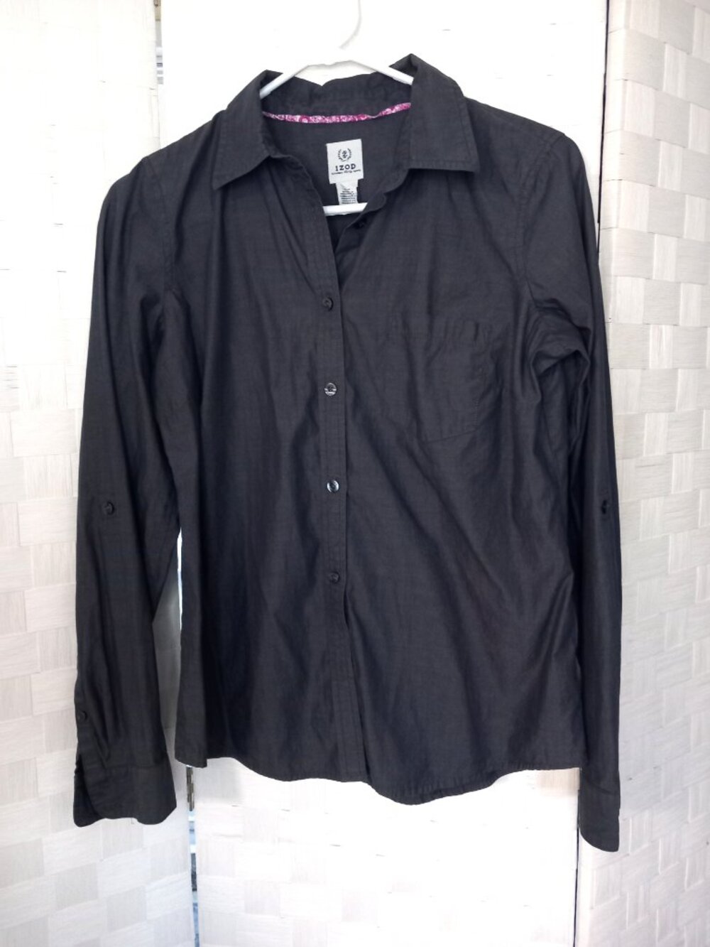 Izod Women’s Charcoal Grey Button-Up Shirt, size Small